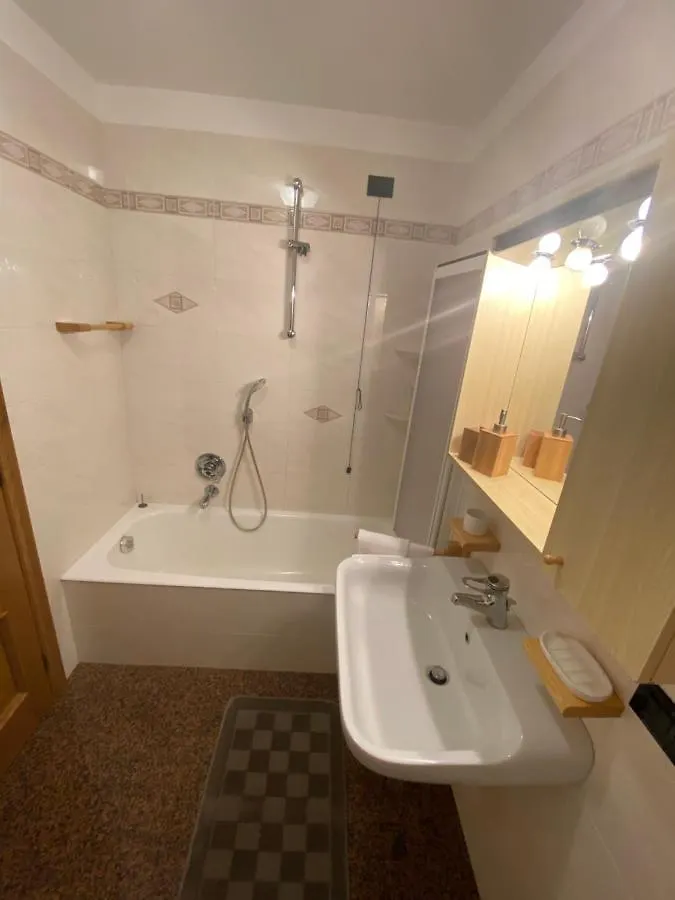 Domus Alpina Apartment Bormio 0*,
